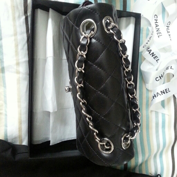 ***SOLD***Authentic Chanel lambskin mini - Picture 2 of 4