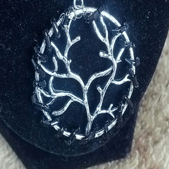 Necklace - Picture 2 of 2