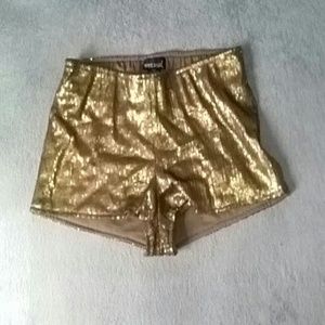 HOT PANTS