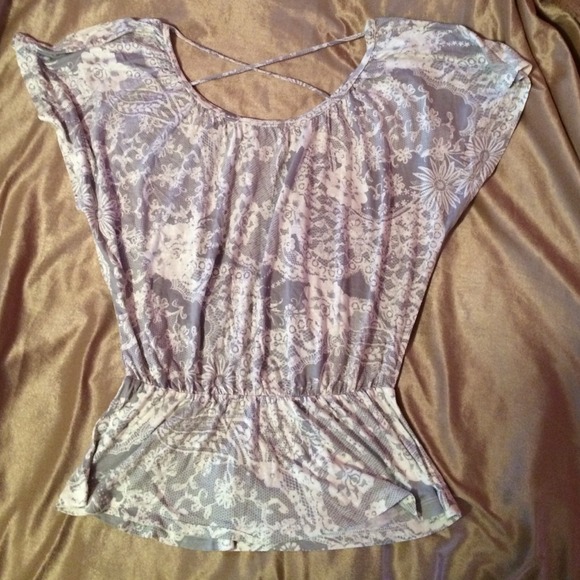 Very cute top! - Picture 2 of 3
