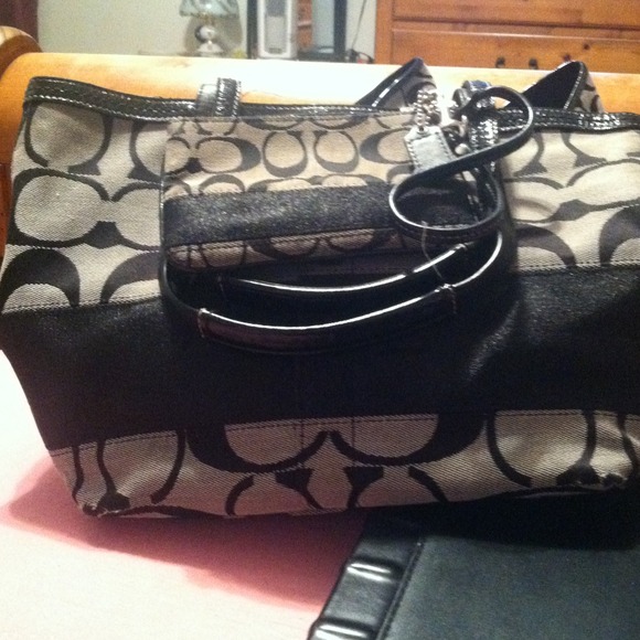 Coach set. Sold - Picture 3 of 3