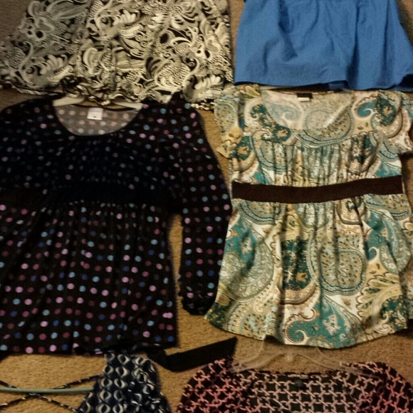 Maternity clothes bundle - Picture 3 of 4