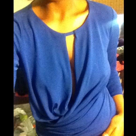💎 New Listing Anne Klein key hole shirt💎