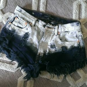 Two toned high waisted distressed shorts