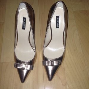 Shoemint rose gold bow pumps, size 8