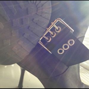 Black buckle leather Crop boots