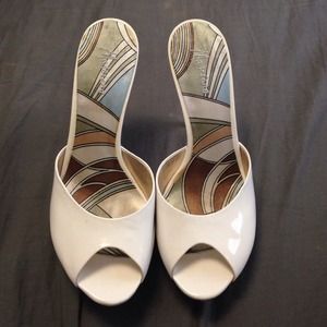 Marciano white and silver pumps