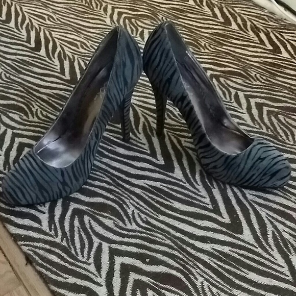 Heels - Picture 2 of 2
