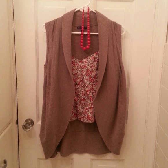 GAP sweater vest Reduced $$