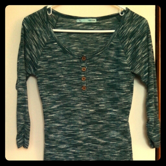 Green 3/4 length sleeve top