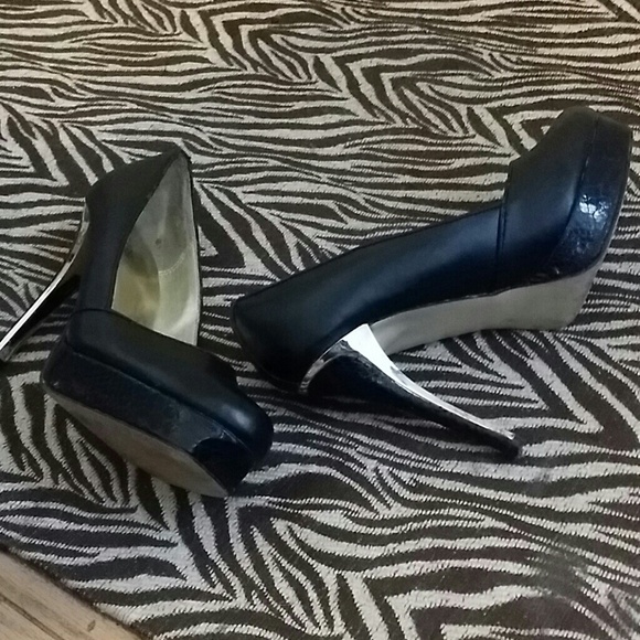 Heels - Picture 2 of 3