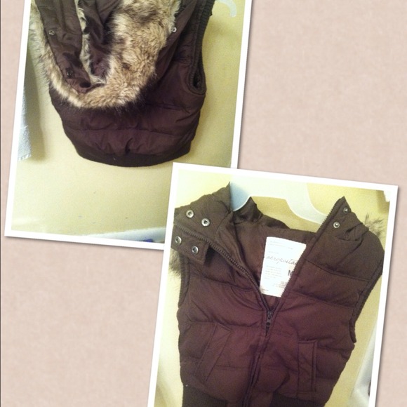 Medium Aeropostalé brown vest with fur hood