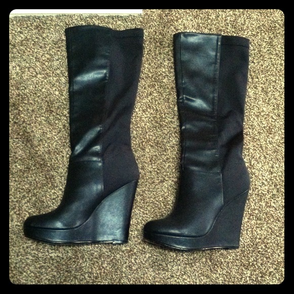 Steve Madden slide-on black wedged boots