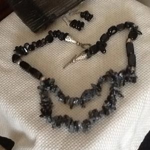 Black polished stone set