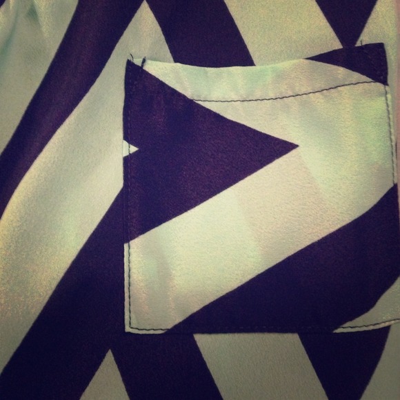 Mint and navy chevron top NWOT