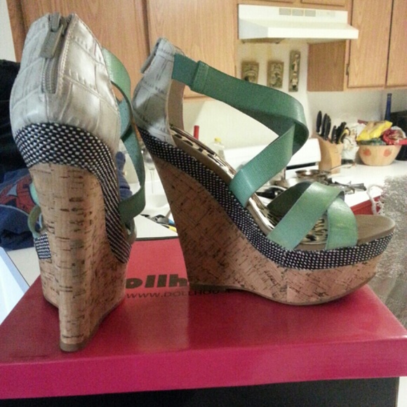 ★★★SOLD★★★Mint Dollhouse wedges. - Picture 3 of 4