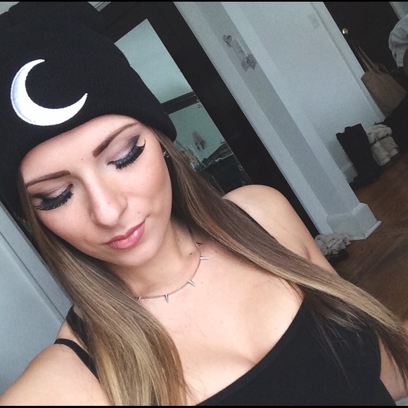 ✖️SOLD✖️Moon beanie - Picture 2 of 2