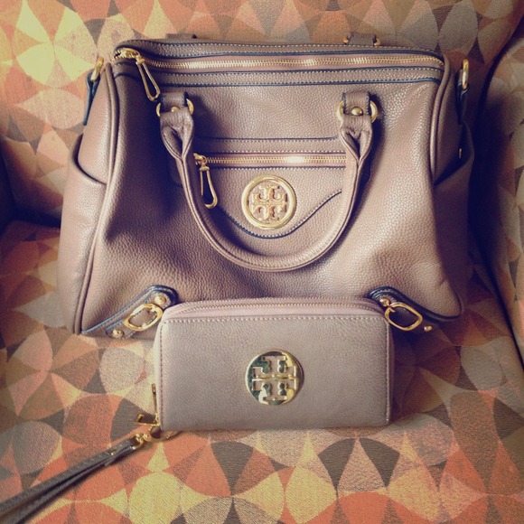 Tory burch handbag and cosmetic bundle reserved!