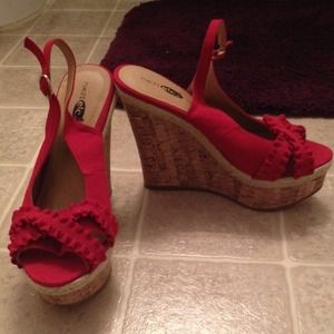Like new red wedges