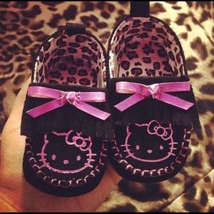 Hello Kitty baby moccasins! 💗💓💗
