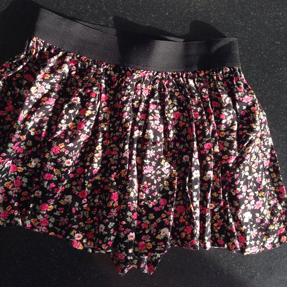Aqua flowered skort - Picture 1 of 2