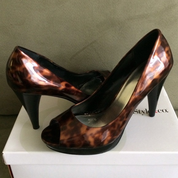 Open toe pumps - Picture 2 of 2