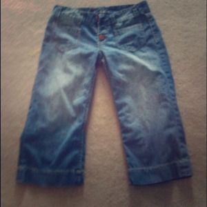 REDUCED PRICE! Earl Jeans. Wide leg capris.