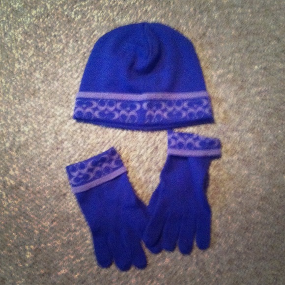 Purple coach hat with machine gloves