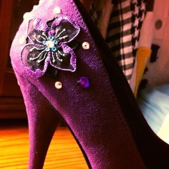 One of a kind, custom designed heels - Picture 4 of 4