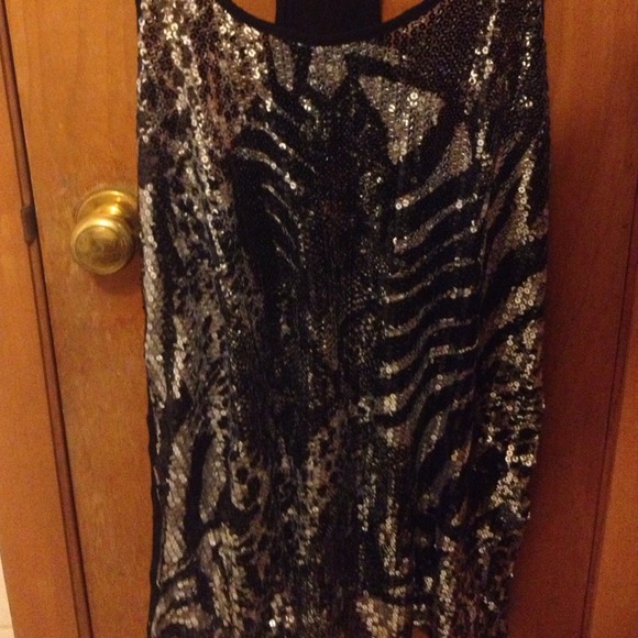 Zebra striped sequin tank - Picture 2 of 4