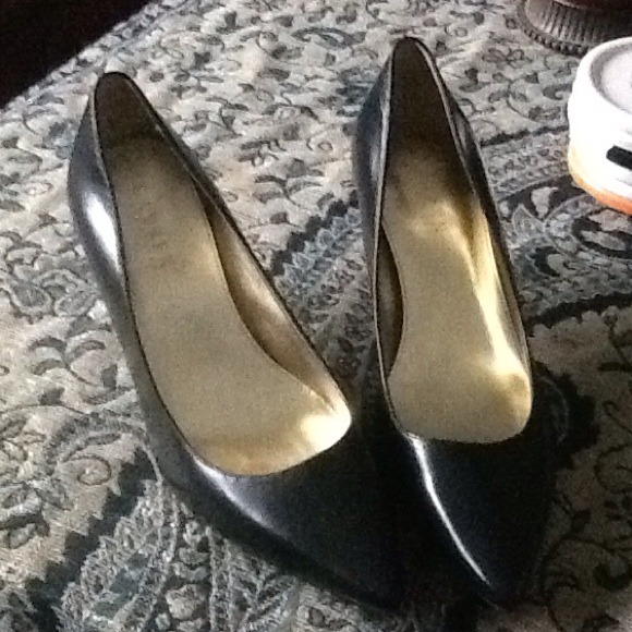 Ralph Lauren low black leather pumpsREDUCED
