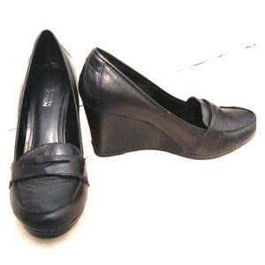 Black Kenneth Cole wedge