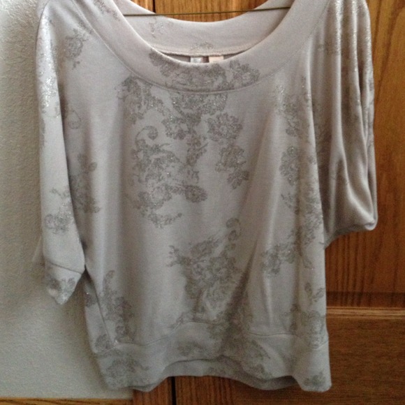 Beige knot top