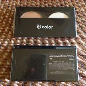 2 - BeautiControl Perfecting Wet/Dry Finish