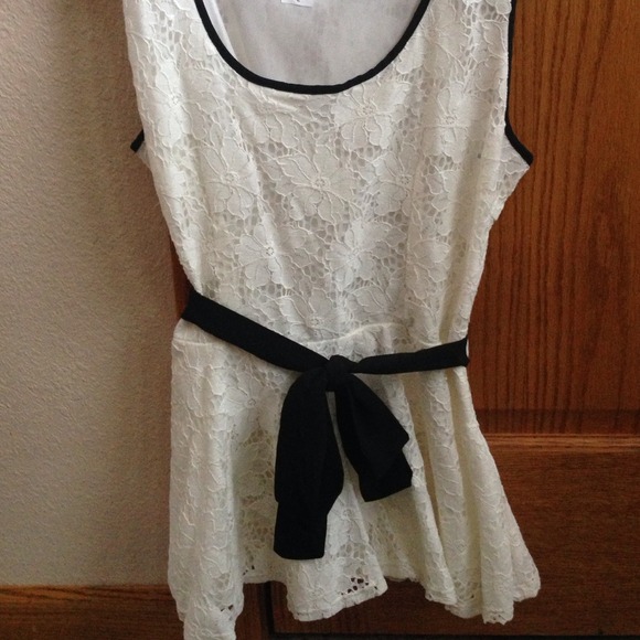 Lace short sleeve top