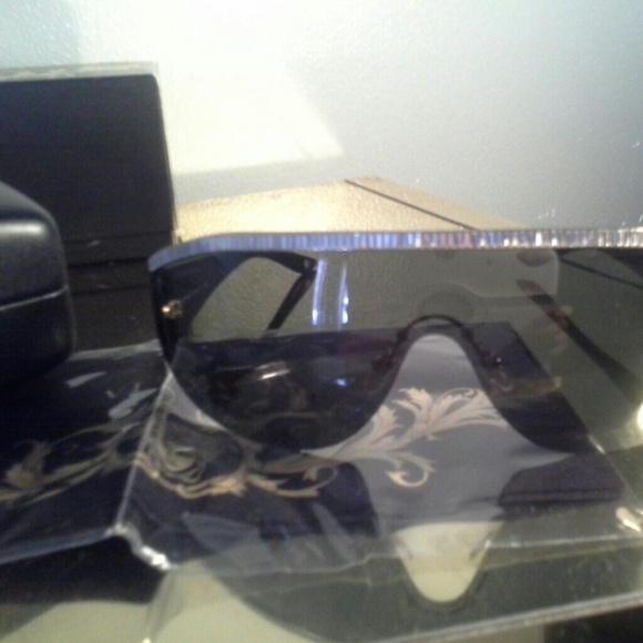 💵sold in mercari 💵Authentic Versace $370 Medusa - Picture 4 of 4