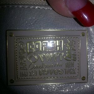 🎉Coach Poppy Metallic Signature Cinch🎉