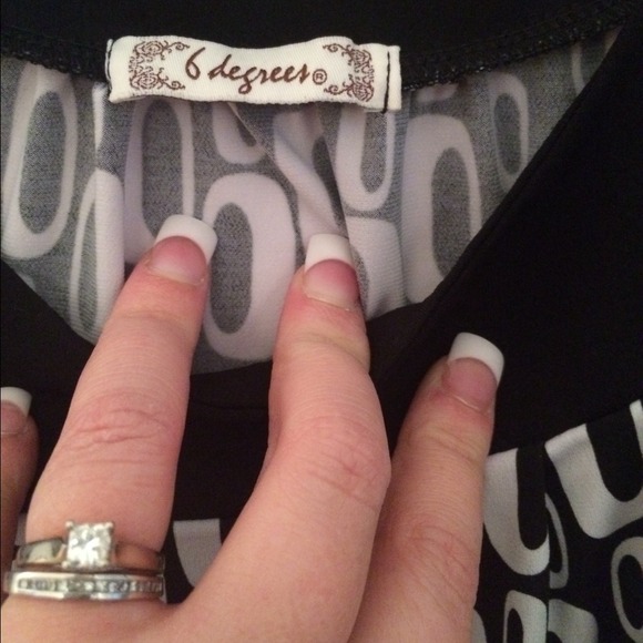 Beautiful top - Picture 3 of 4