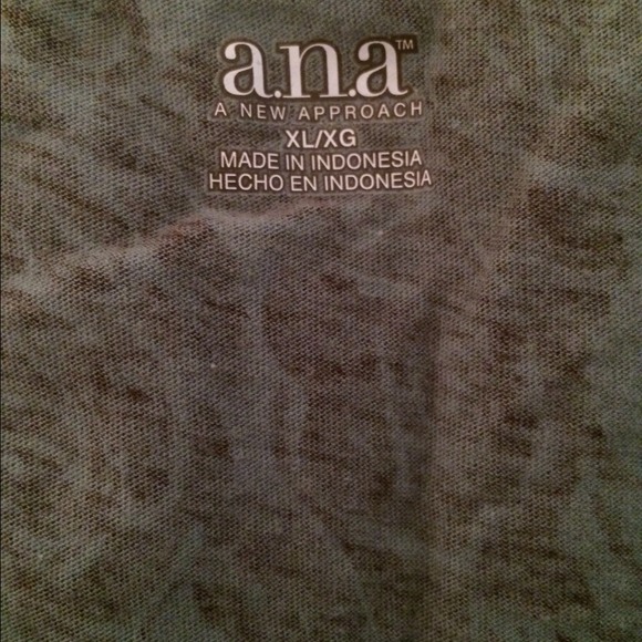 Floral tank - Picture 2 of 3