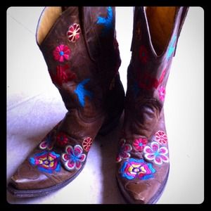 Size 8 all leather cowboy boots