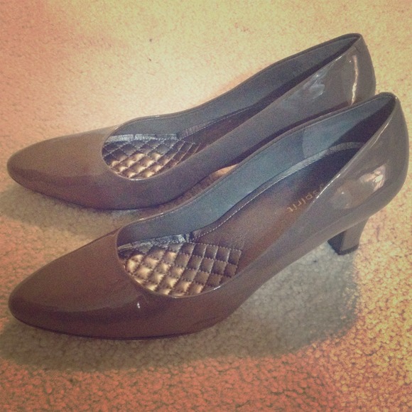 Gray heels - Picture 1 of 3