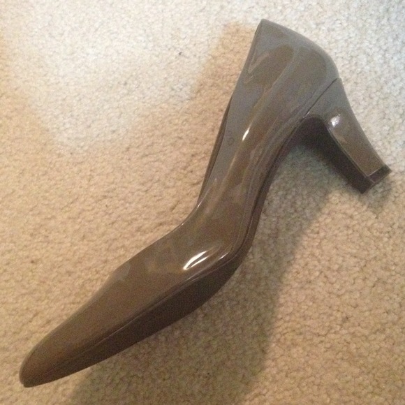 Gray heels - Picture 3 of 3