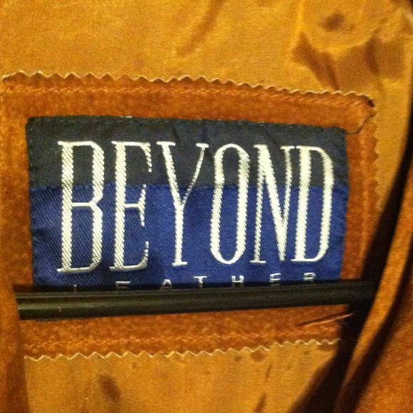 Leather suede jacket with fringe - Picture 2 of 4