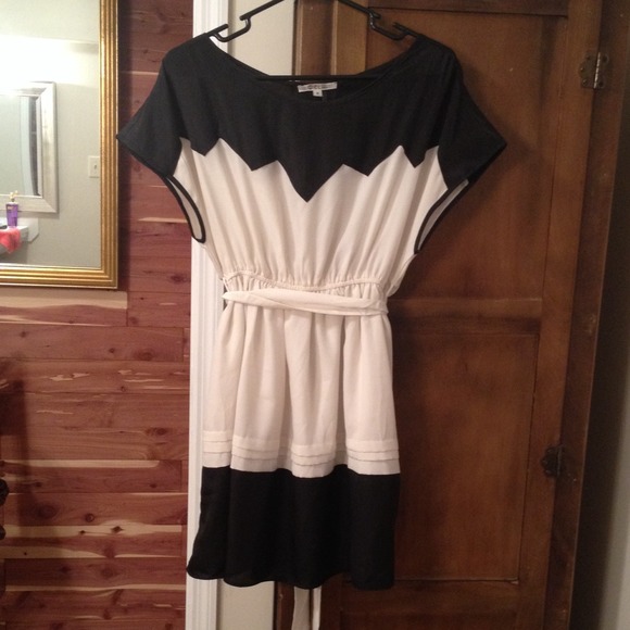 Dresses & Skirts - Cute dress!