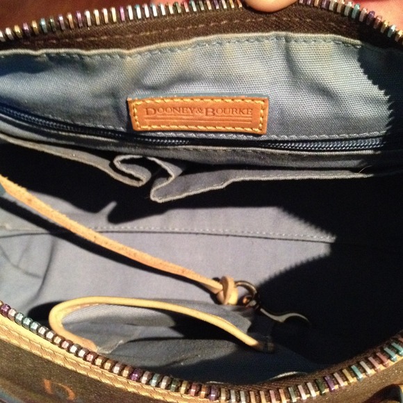 Dooney & Bourke handbag! - Picture 3 of 4