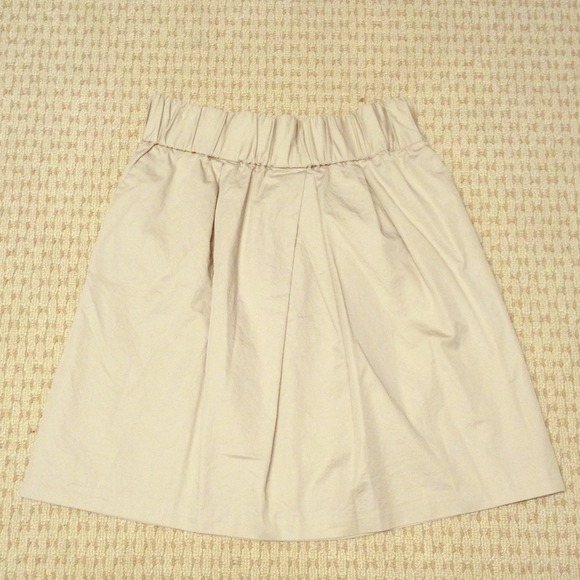 Banana republic pleated khaki skirt sz small