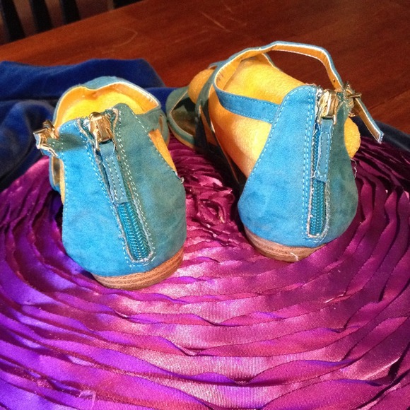 Sandals! Casual wear! - Picture 2 of 3