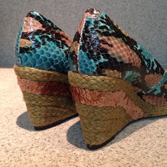 Embossed boa leather wedge size 37 - Picture 2 of 2
