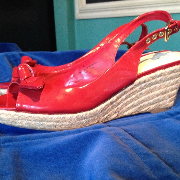 A wedge Sandal! - Picture 2 of 3