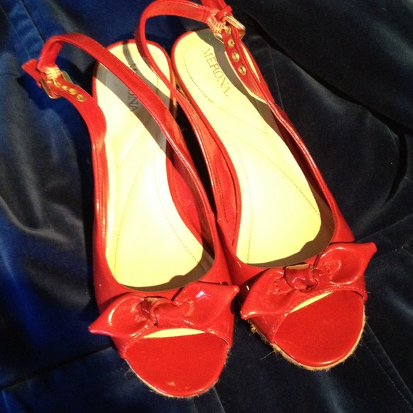 A wedge Sandal! - Picture 3 of 3